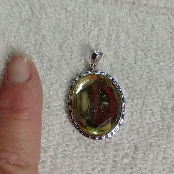 Silvertone green crystal 🔮 pendant - Picture 1 of 2